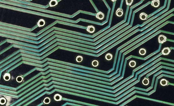 激光切割??15?m的pcb電路板鉆孔應(yīng)用