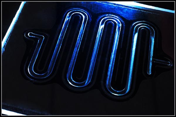 微流體芯片以和復(fù)雜氣流道的鍵合方案??塑料激光焊接(圖1)